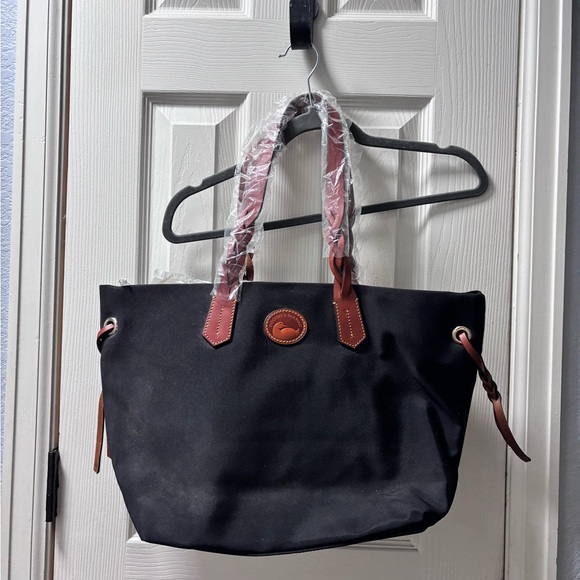 Dooney & Bourke Handbags - Dooney & Bourke Nylon Shopper